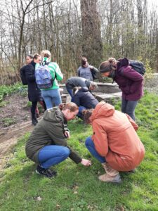 cursisten aan het wildplukken